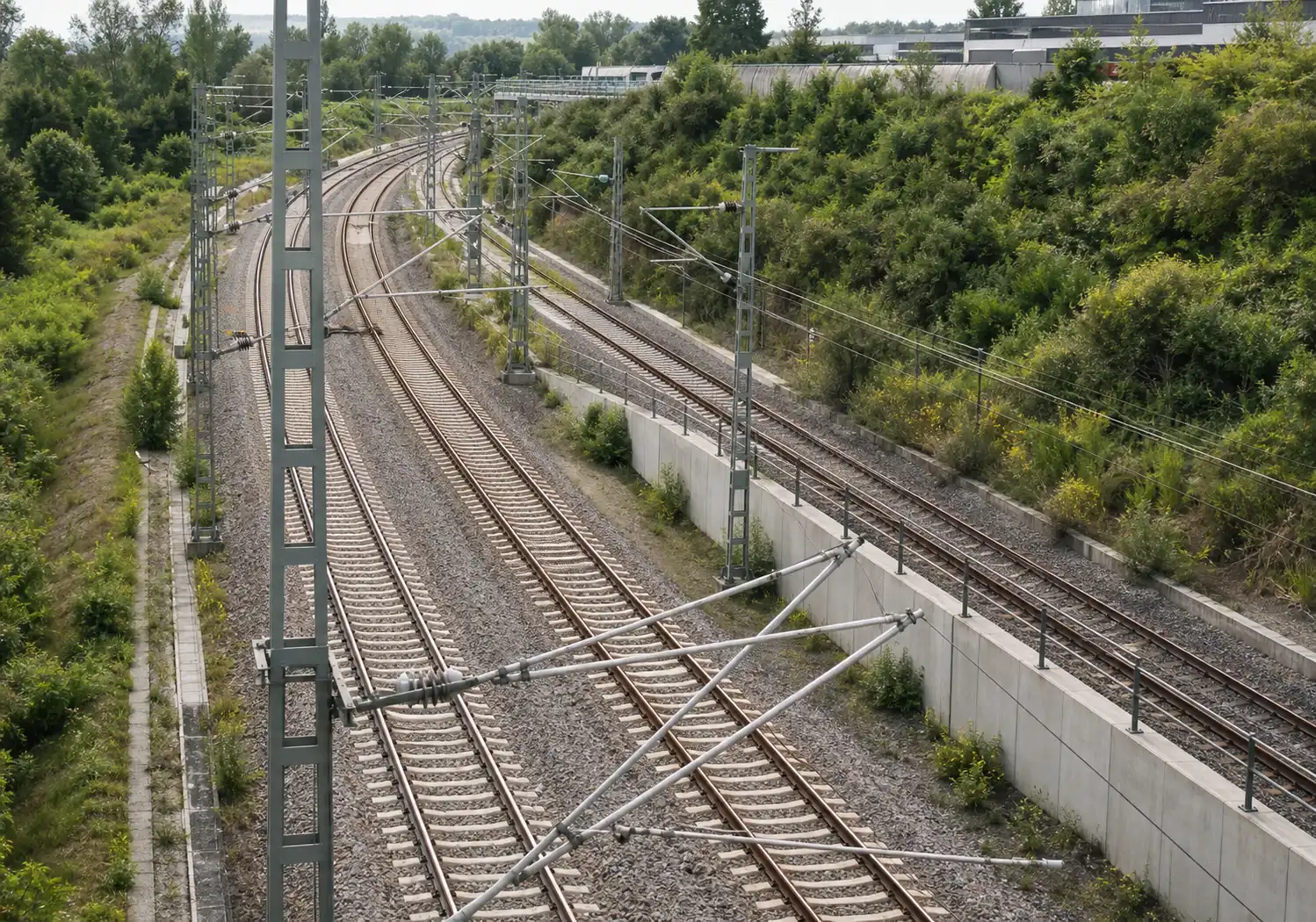 Mehrgleisige elektrifizierte Bahnstrecke — Infrastrukturkompetenz von SAM Engineering